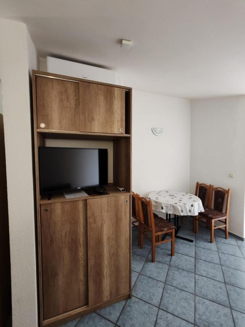 Villa Raguz Sa Privatnom Plazom I Garazom 네움 외부 사진